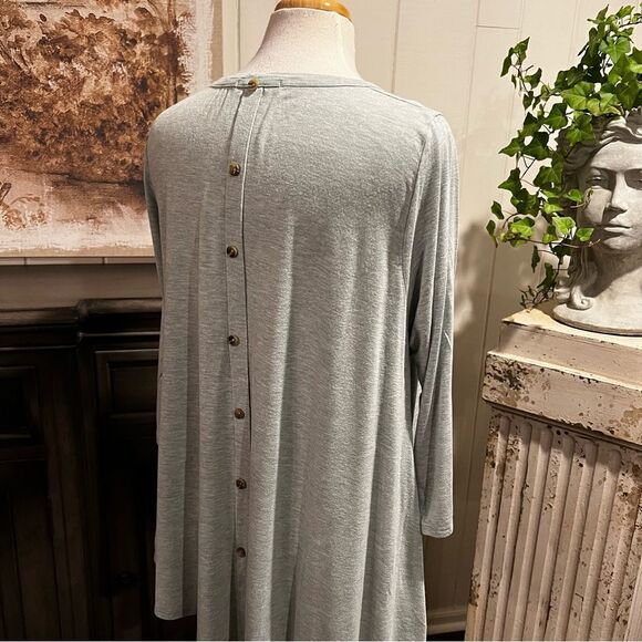 Kim & Cami Top Pastel Green Long Sleeves Back lined with Buttons size 1X - Picture 9 of 12